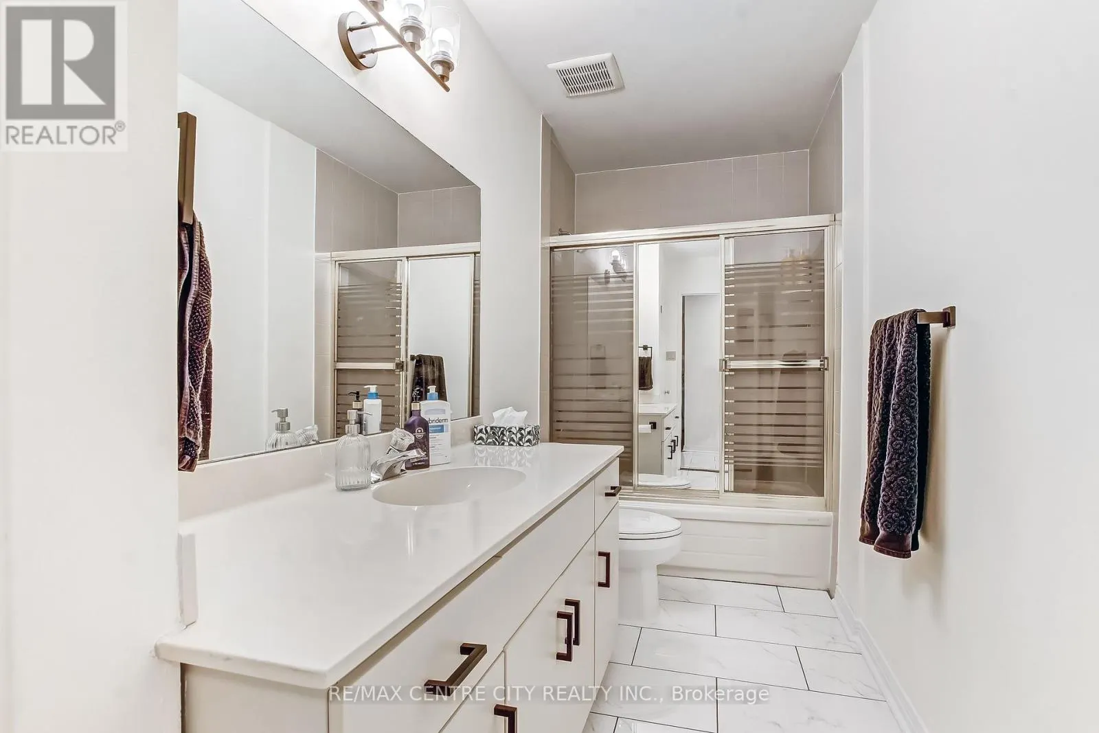 205 - 549 RIDOUT STREET N, #205