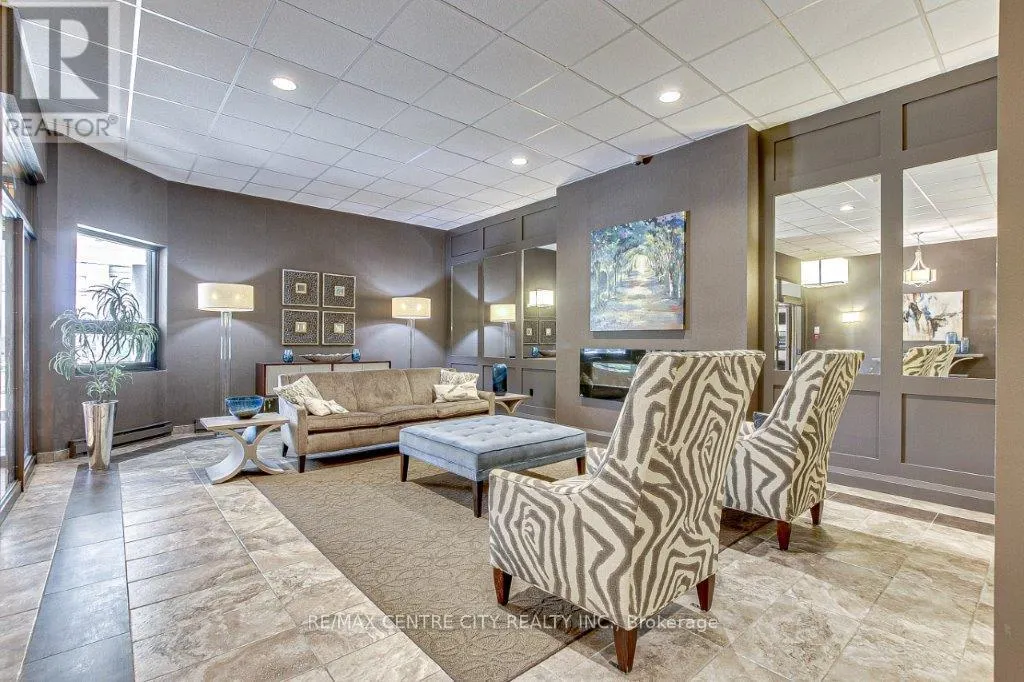 205 - 549 RIDOUT STREET N, #205