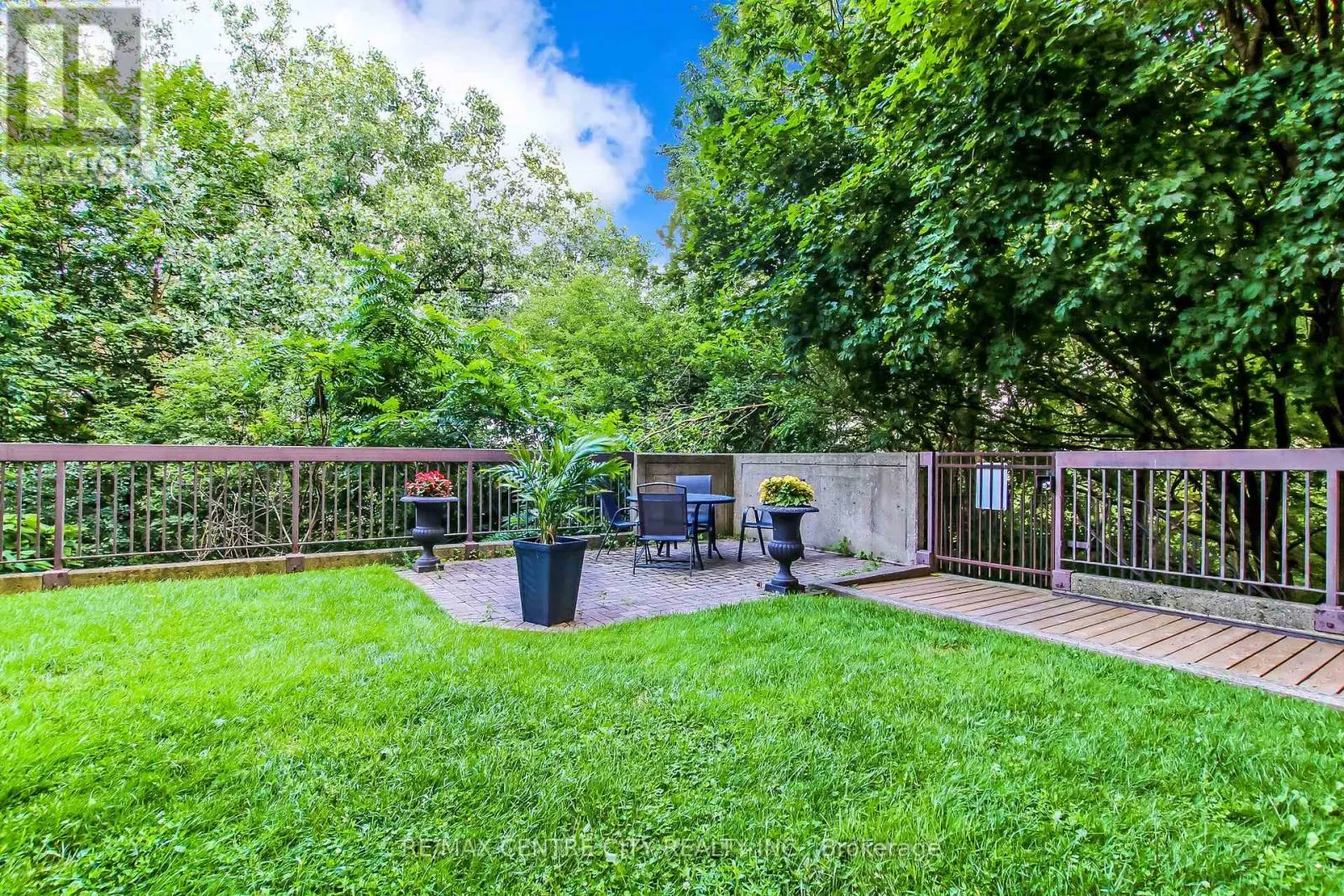 205 - 549 RIDOUT STREET N, #205