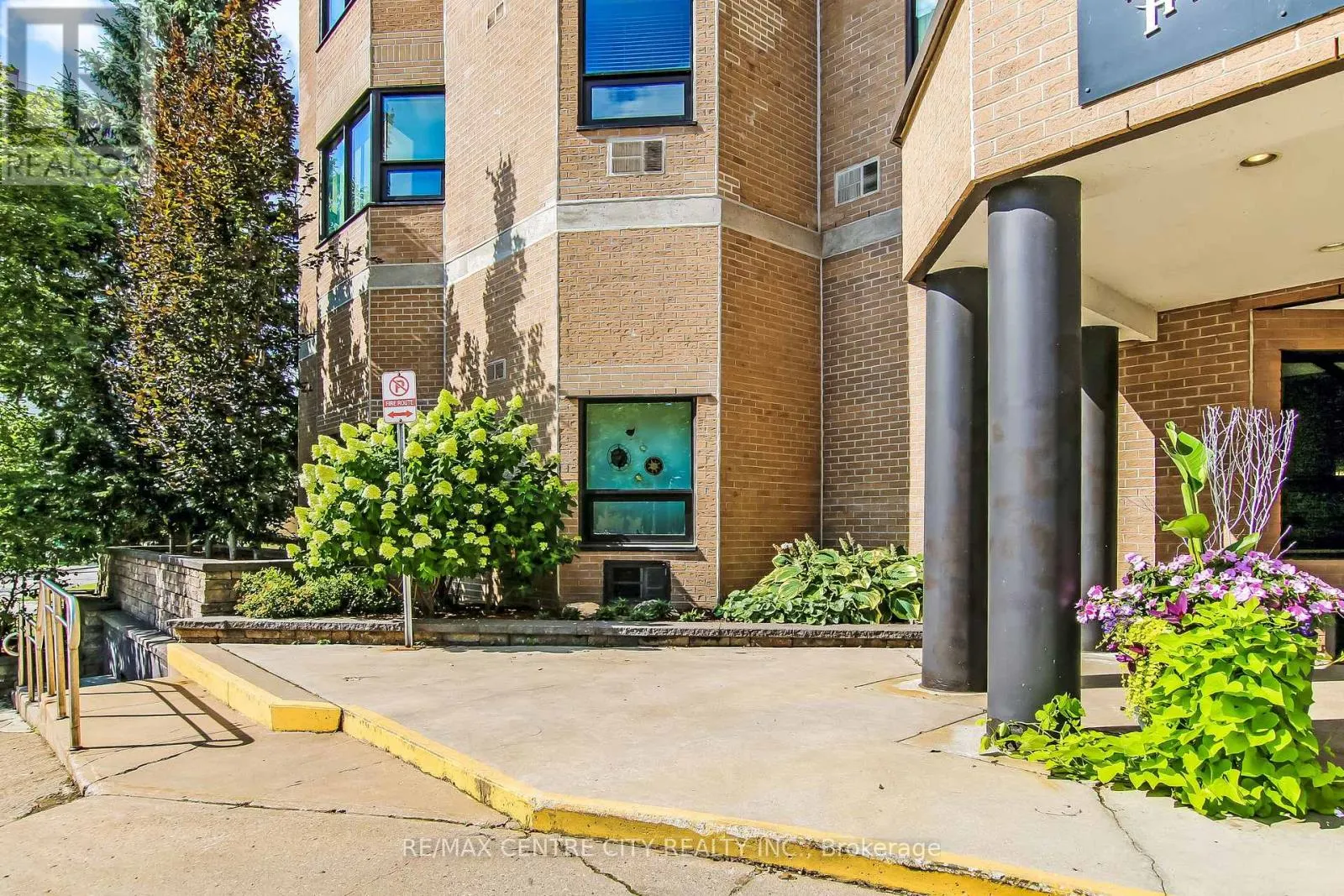 205 - 549 RIDOUT STREET N, #205