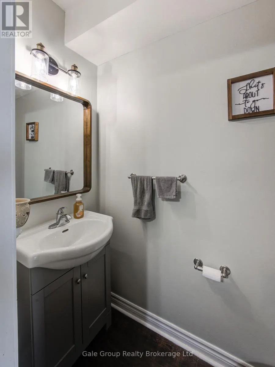 2 - 1193 NELLIS STREET, #2