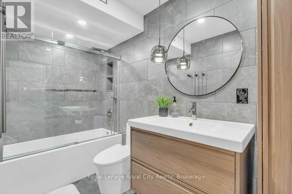 511 - 19 WOODLAWN ROAD E, #511