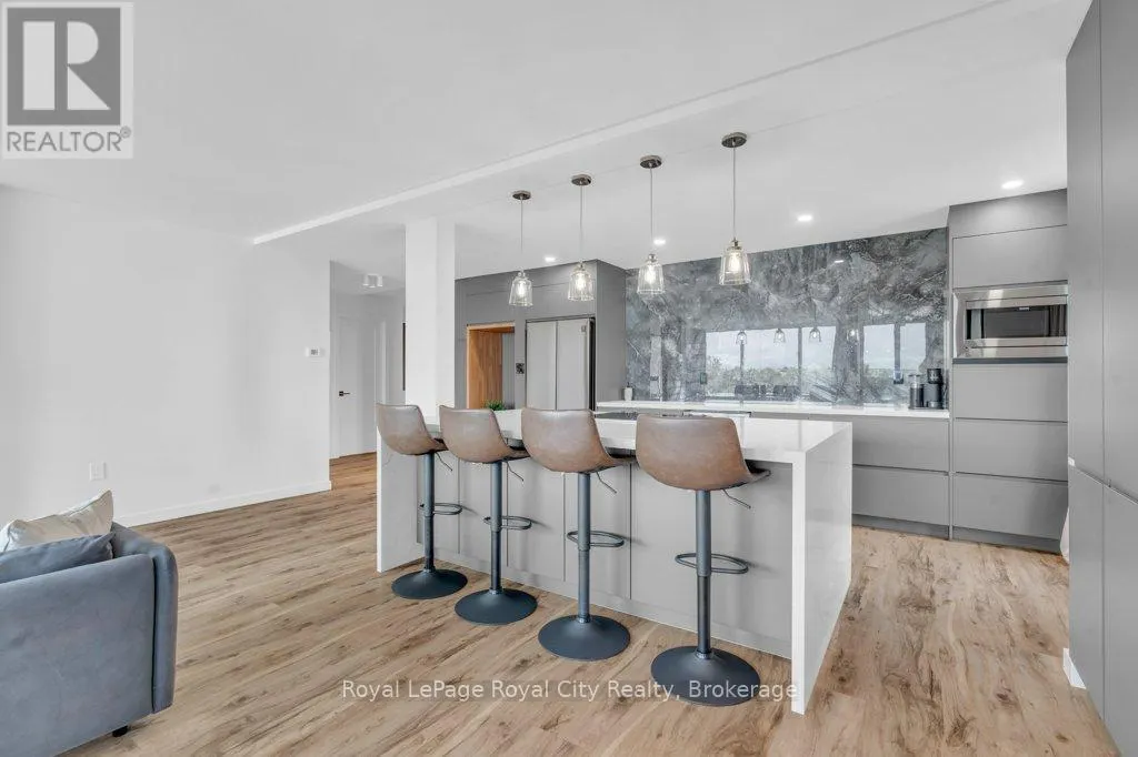 511 - 19 WOODLAWN ROAD E, #511