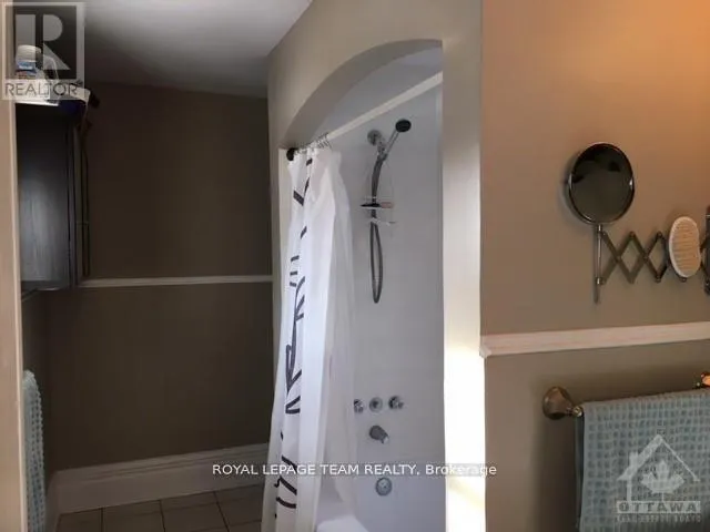 2 - 86 BAYSWATER AVENUE