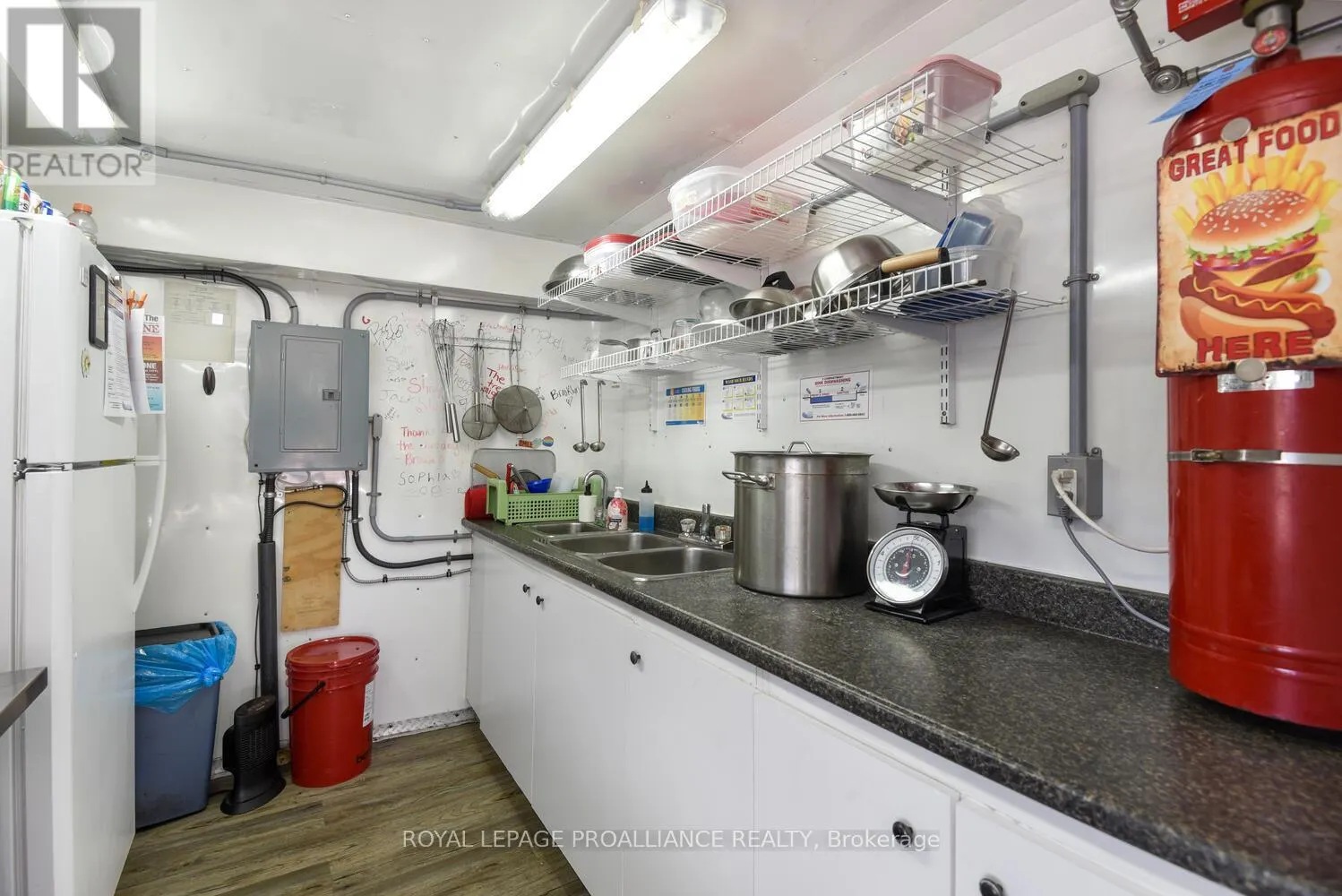 12 RIVERVIEW CRESCENT