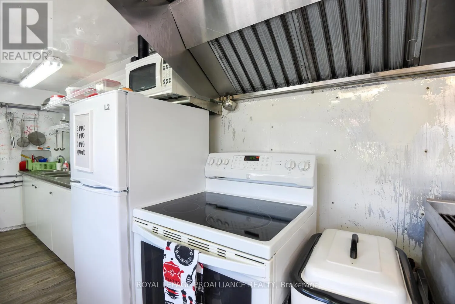 12 RIVERVIEW CRESCENT