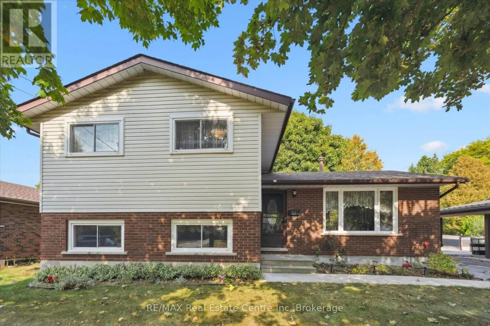 33 HASTINGS BOULEVARD