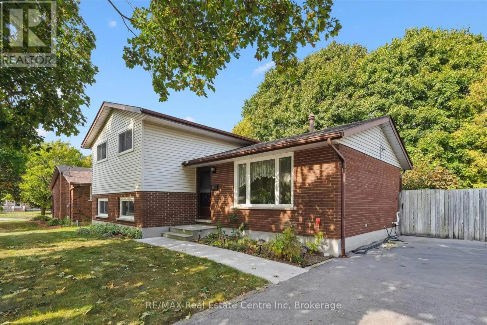 33 HASTINGS BOULEVARD