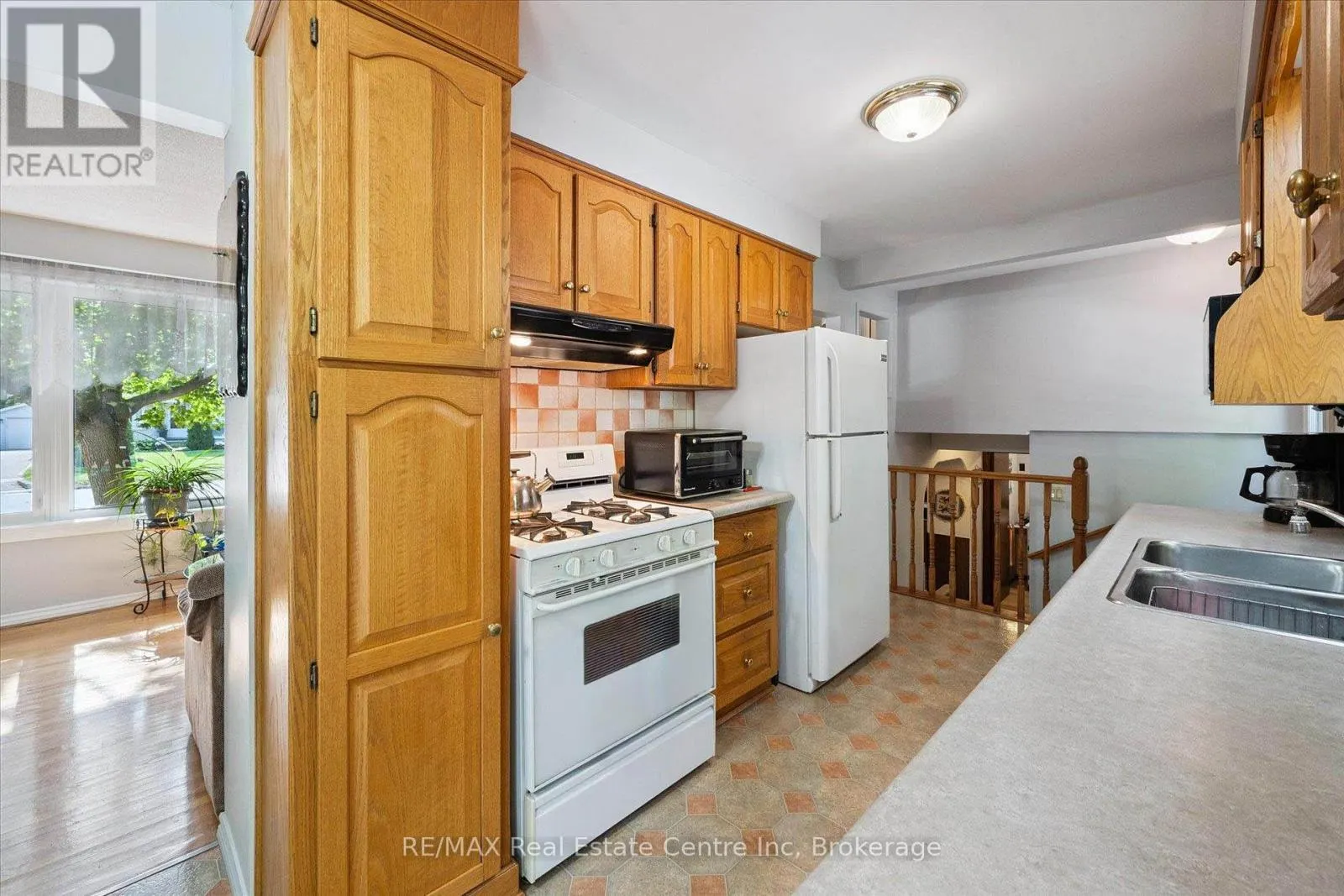 33 HASTINGS BOULEVARD