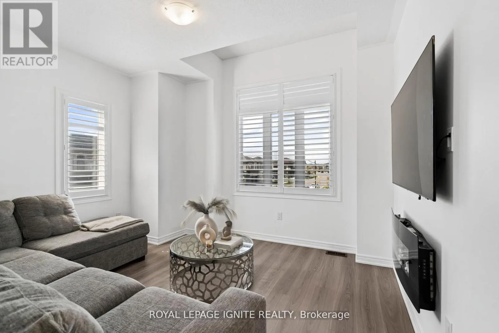 4 GREAT FALLS BOULEVARD