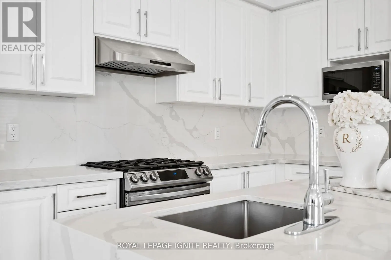 4 GREAT FALLS BOULEVARD