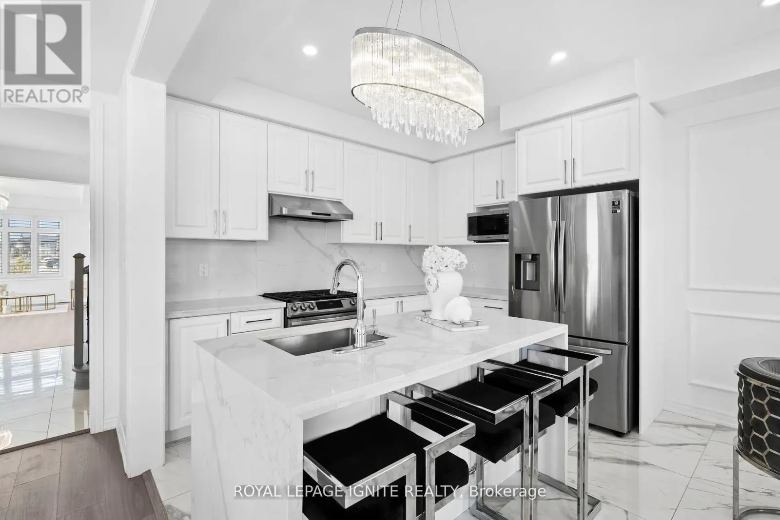 4 GREAT FALLS BOULEVARD