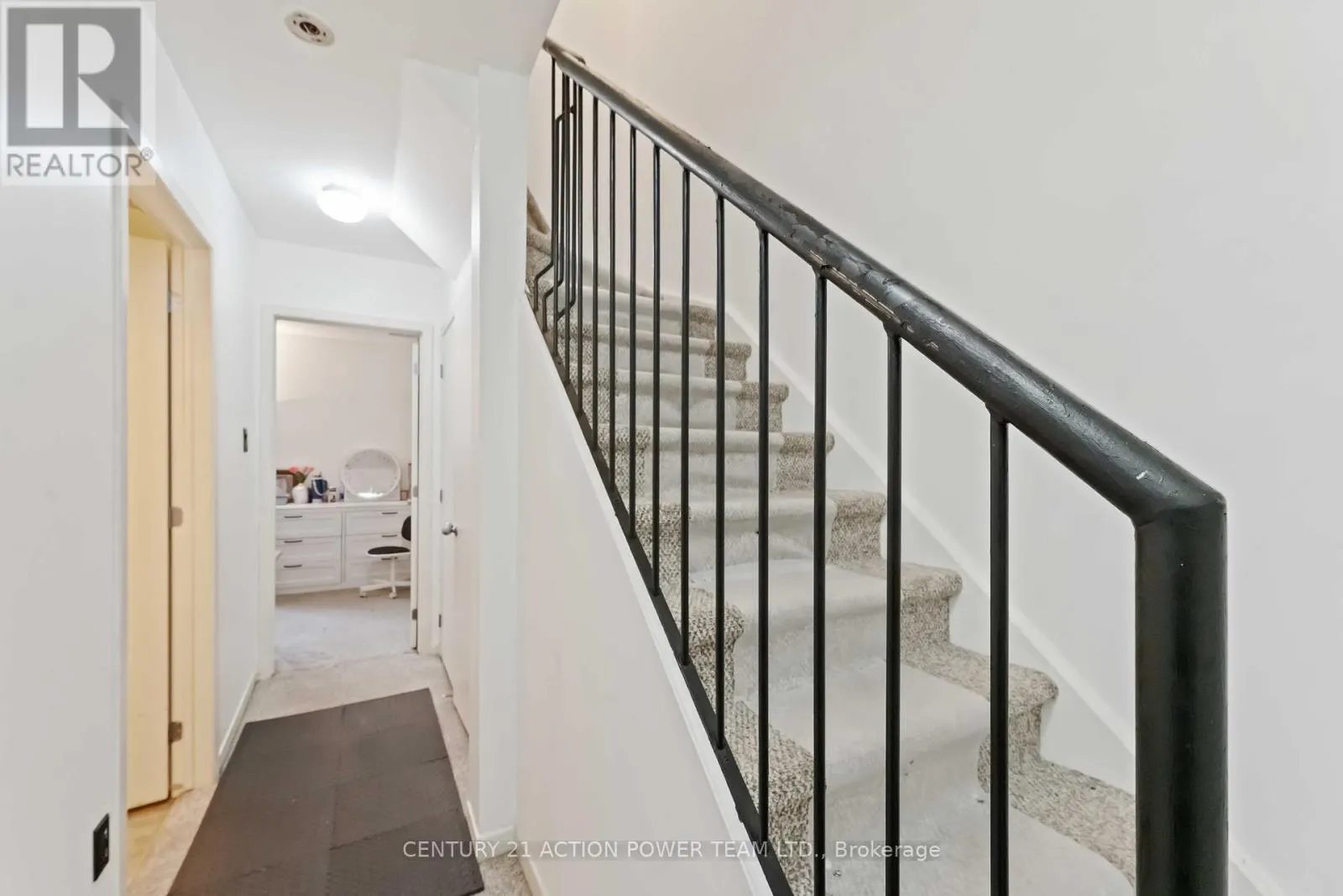 28 - 799 MONTREAL ROAD