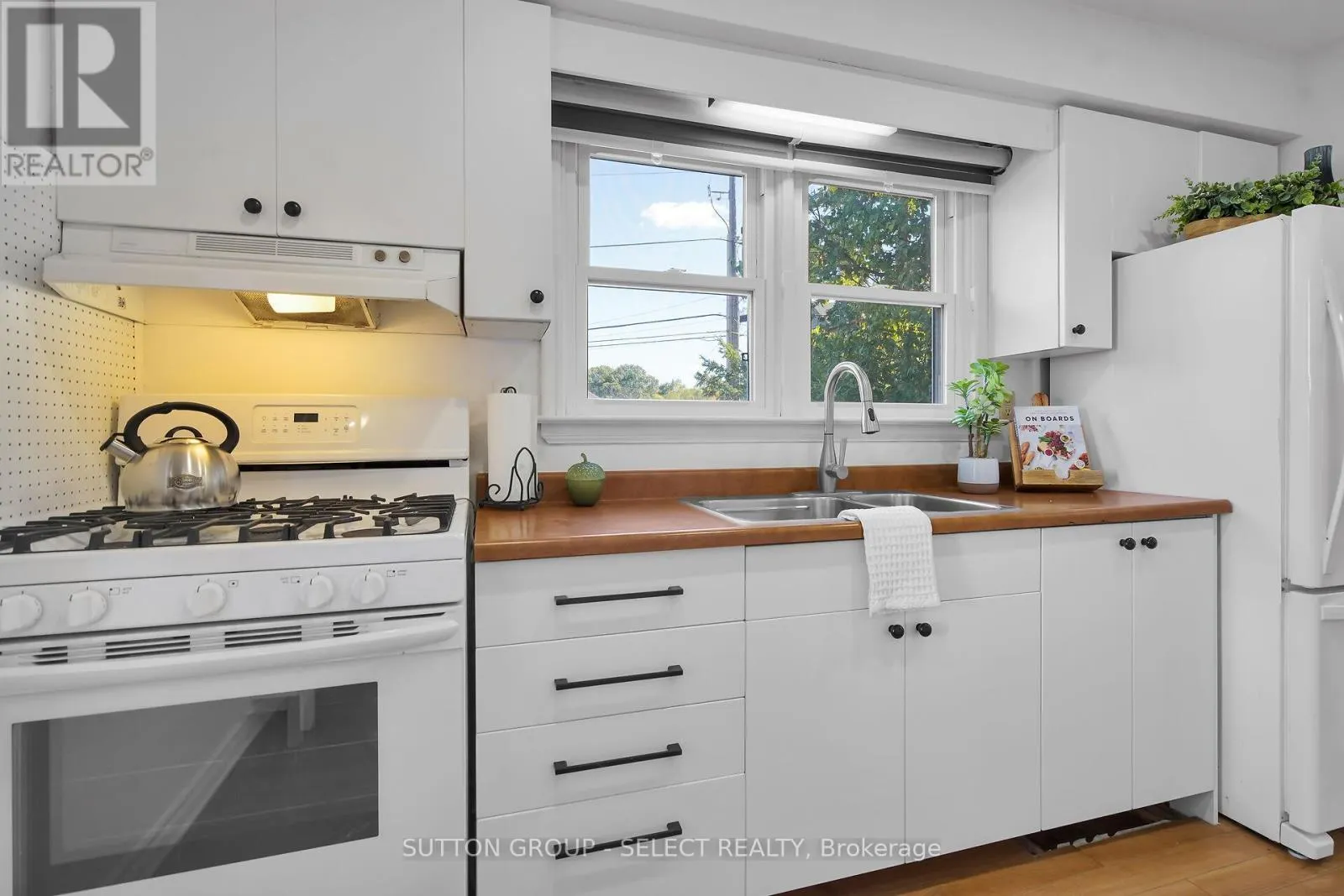 MAIN - 413 OLD WONDERLAND ROAD, #MAIN