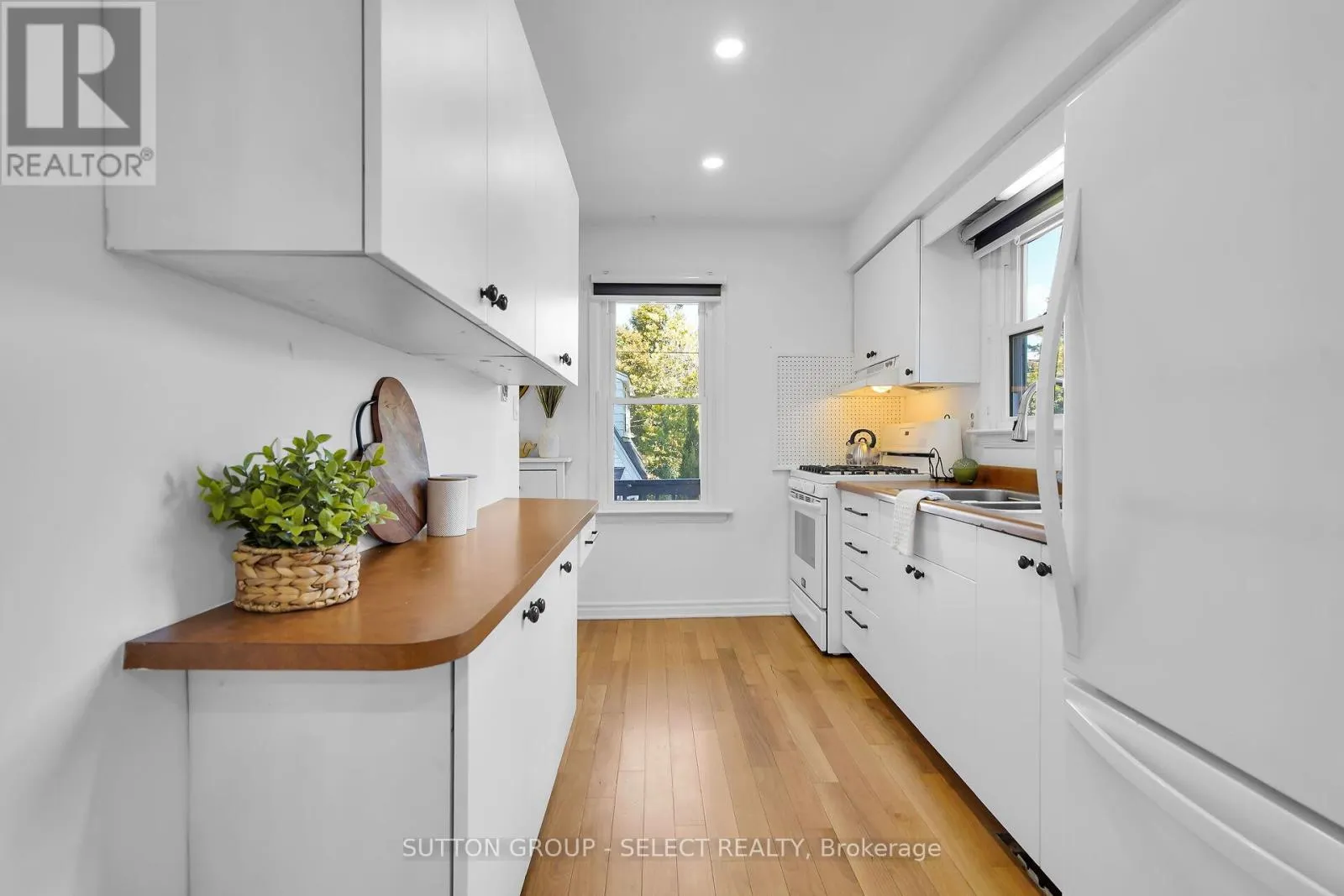 MAIN - 413 OLD WONDERLAND ROAD, #MAIN