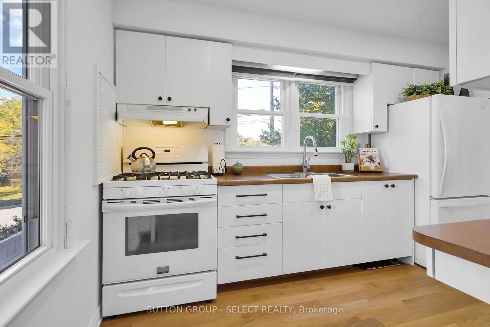 MAIN - 413 OLD WONDERLAND ROAD, #MAIN