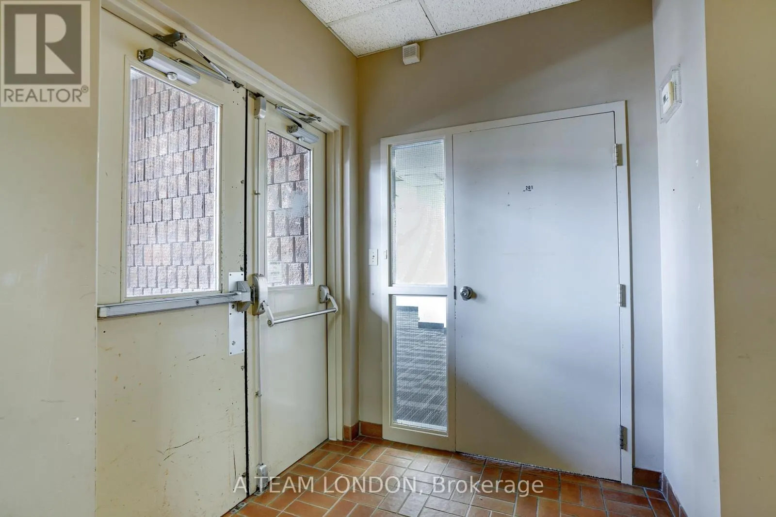 B - 394 CLARENCE STREET, #B