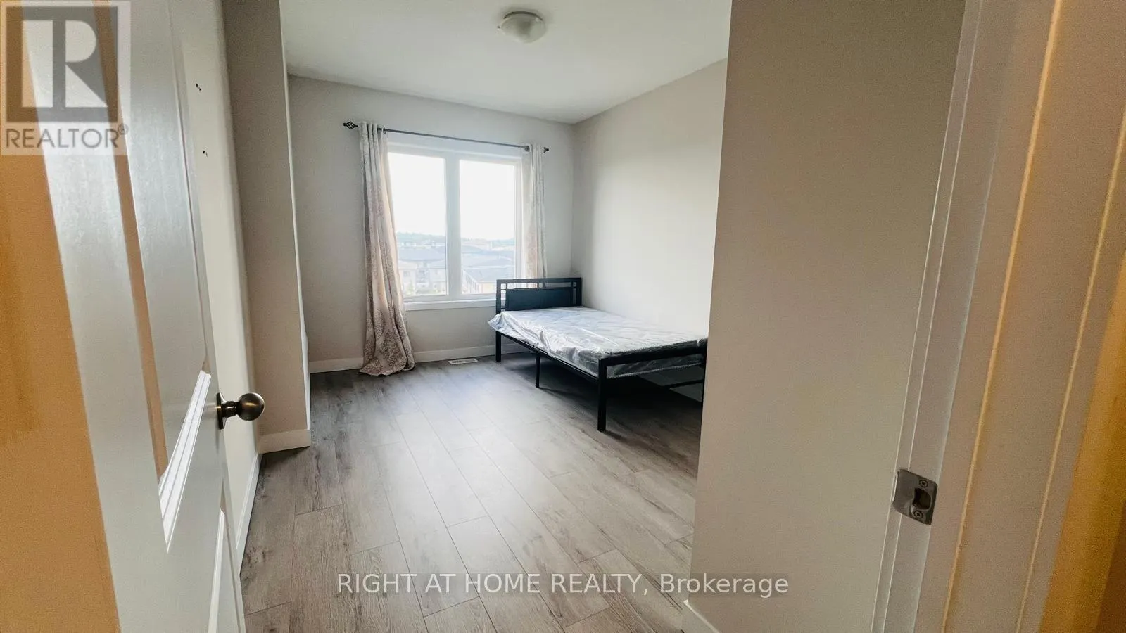 B-3 - 160 ROCHEFORT STREET