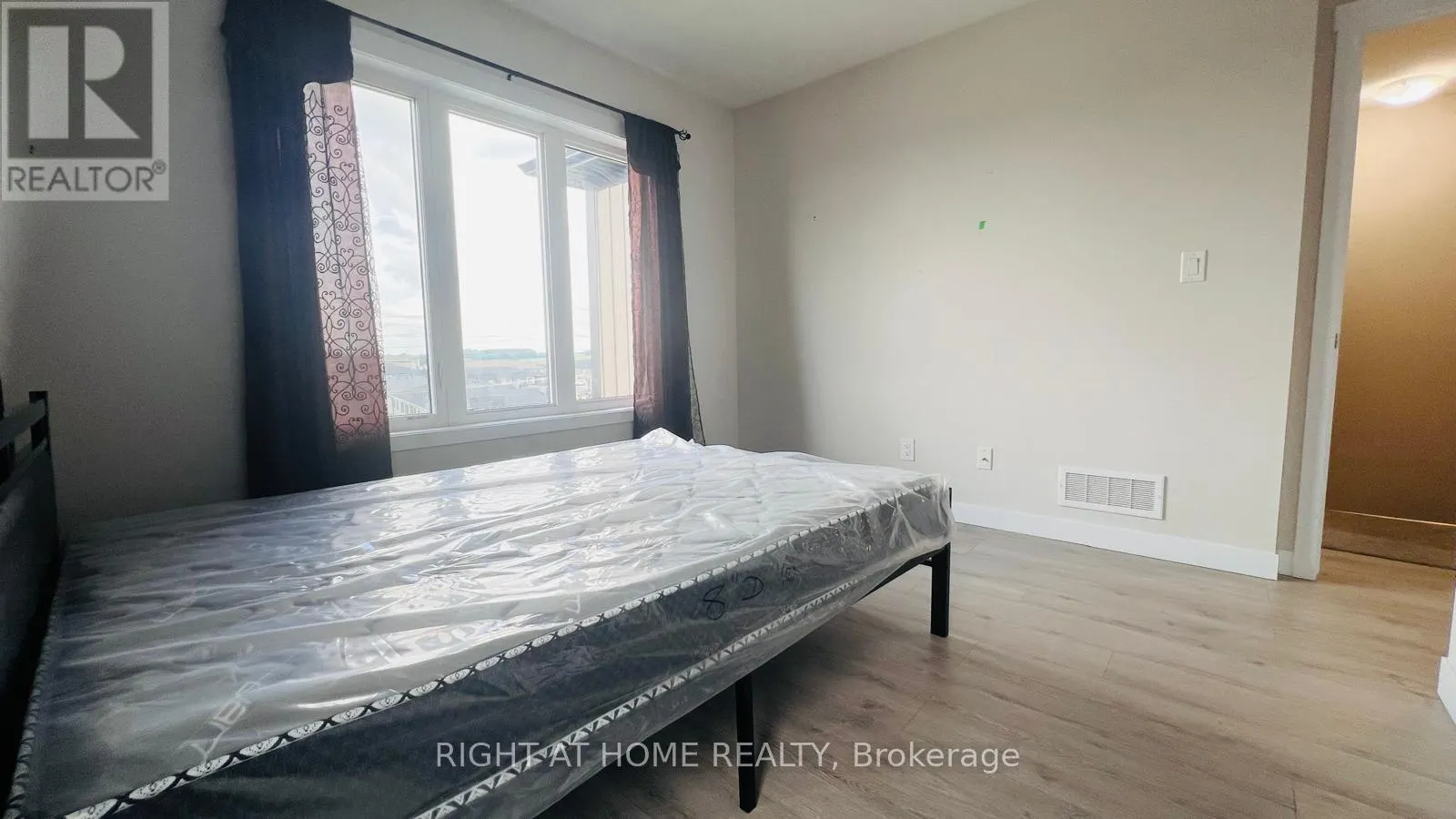 B-3 - 160 ROCHEFORT STREET