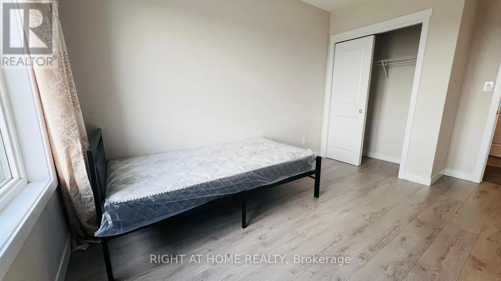 B-3 - 160 ROCHEFORT STREET