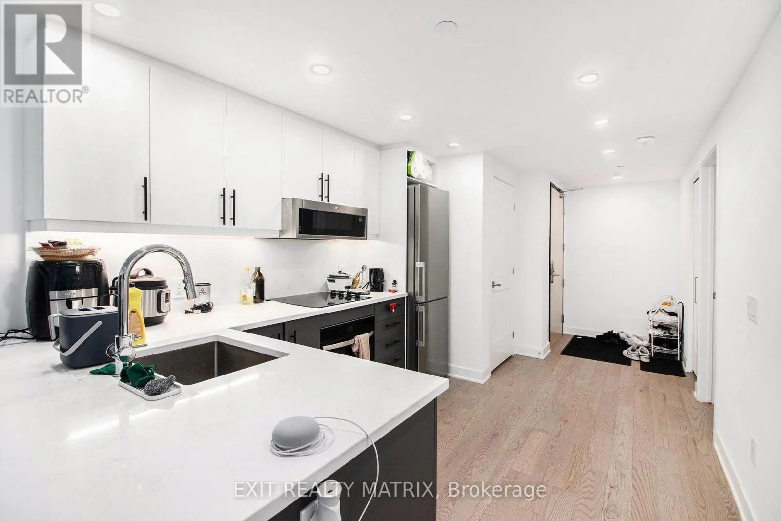 1101 - 340 QUEEN STREET