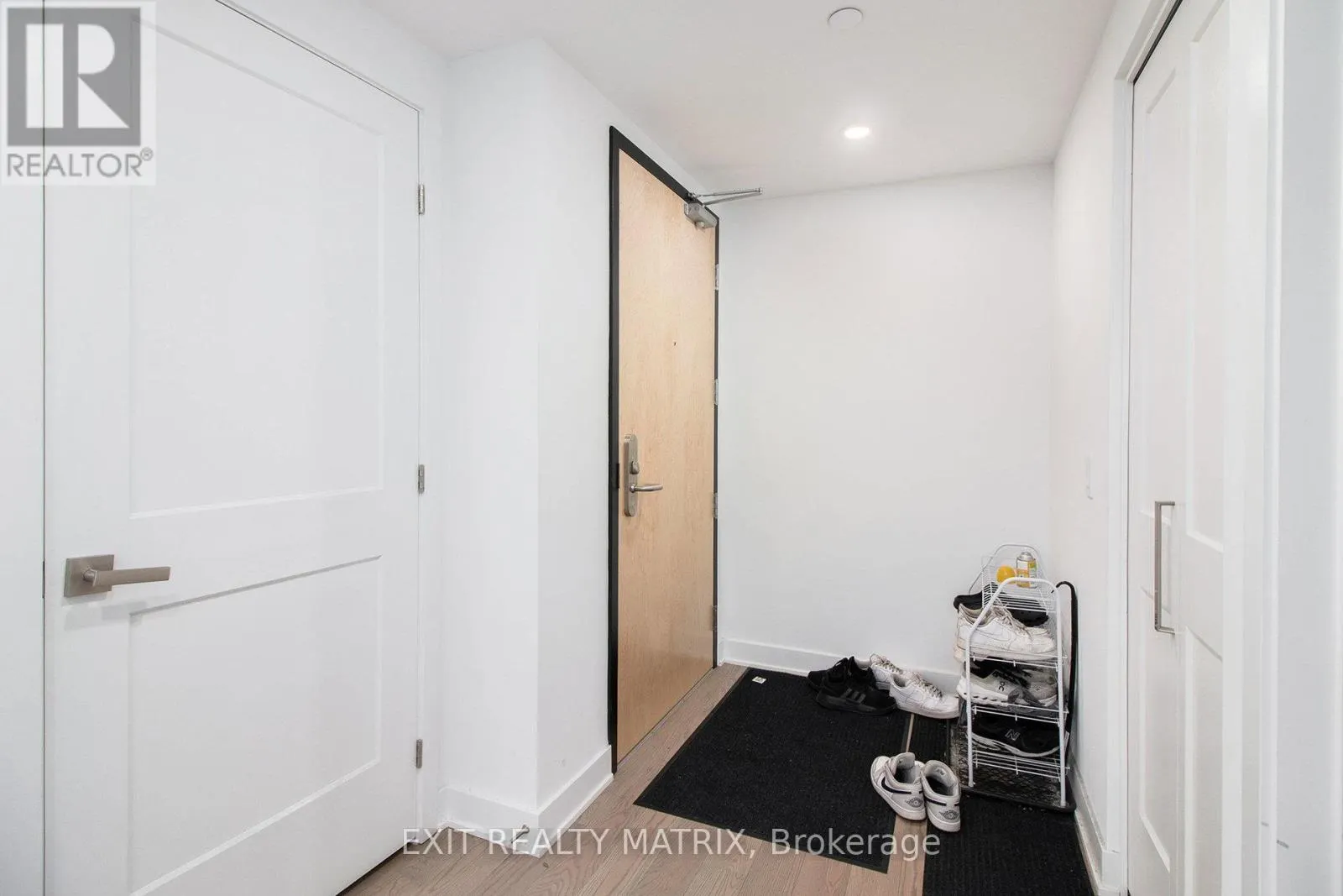 1101 - 340 QUEEN STREET