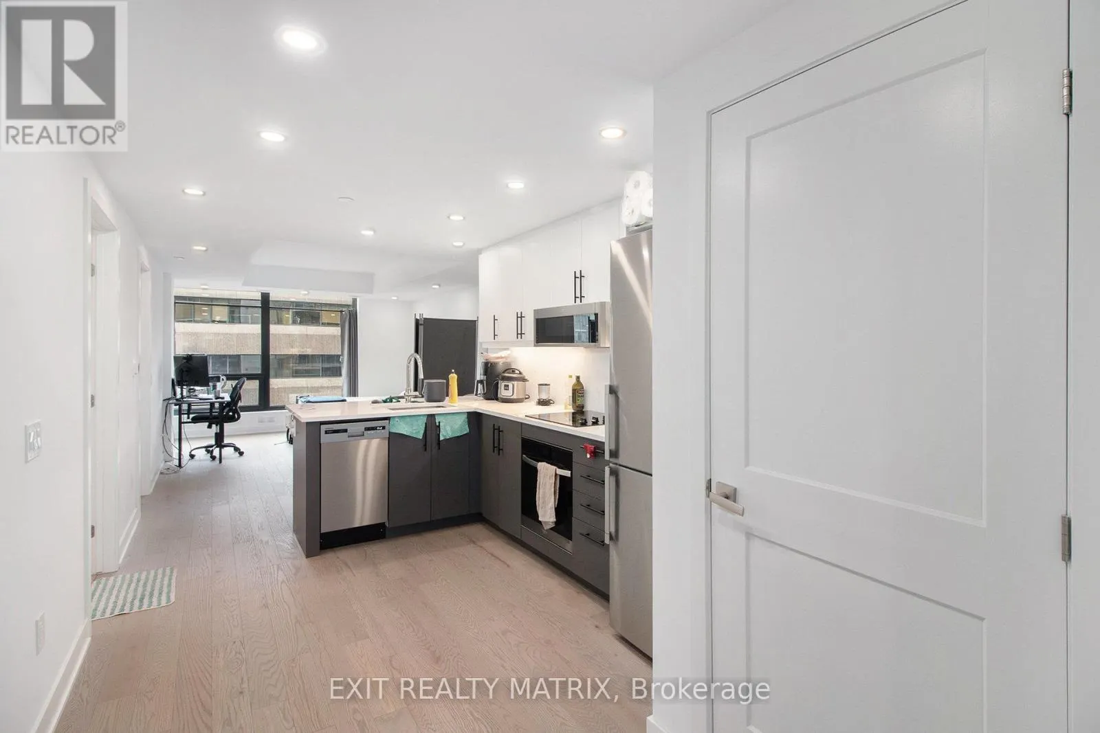 1101 - 340 QUEEN STREET