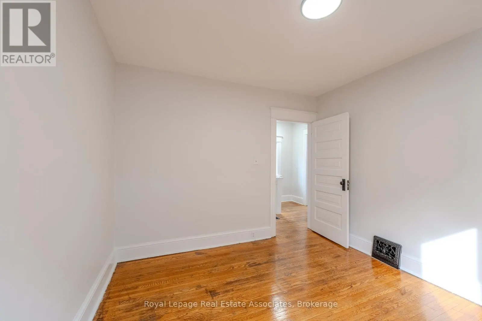 2 - 157 WILLIAM STREET