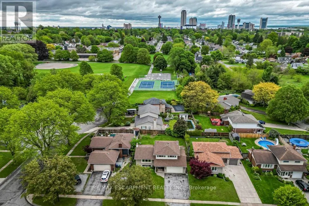 6871 CORWIN CRESCENT