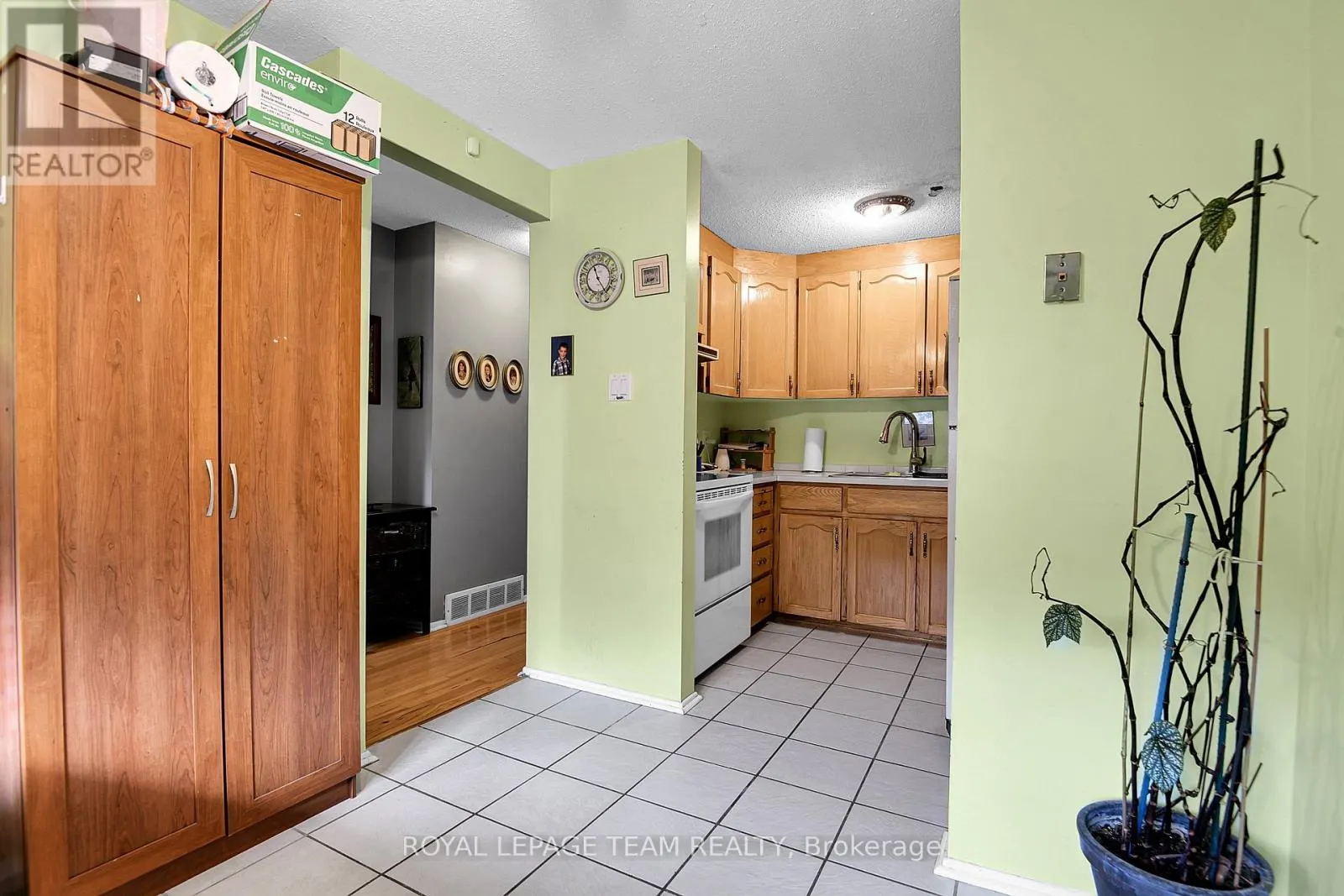 B - 902 ELMSMERE ROAD