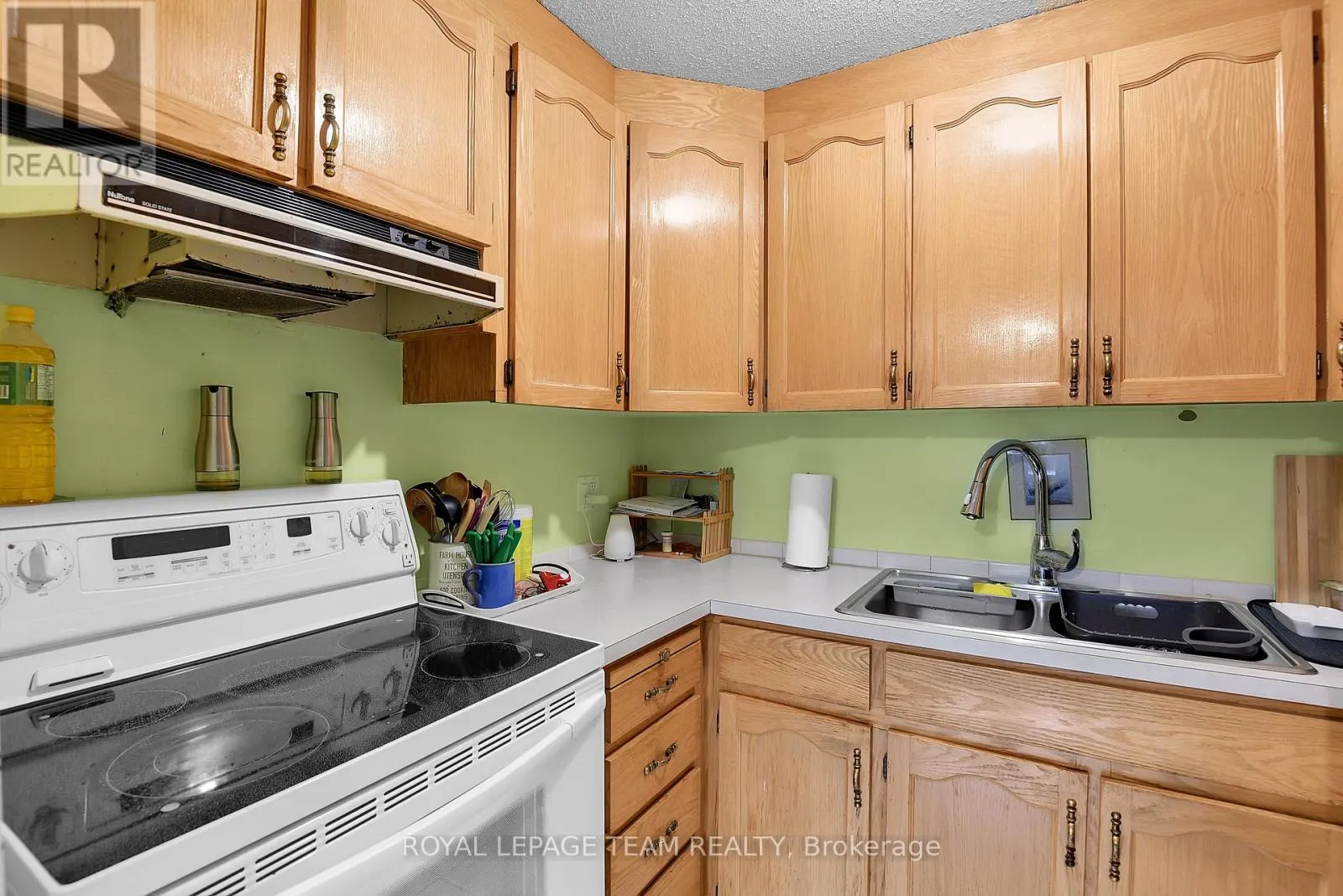 B - 902 ELMSMERE ROAD