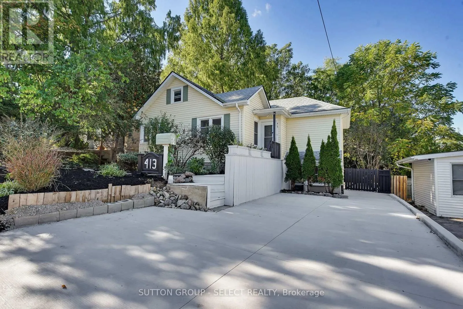 LOWER - 413 OLD WONDERLAND ROAD, #LOWER