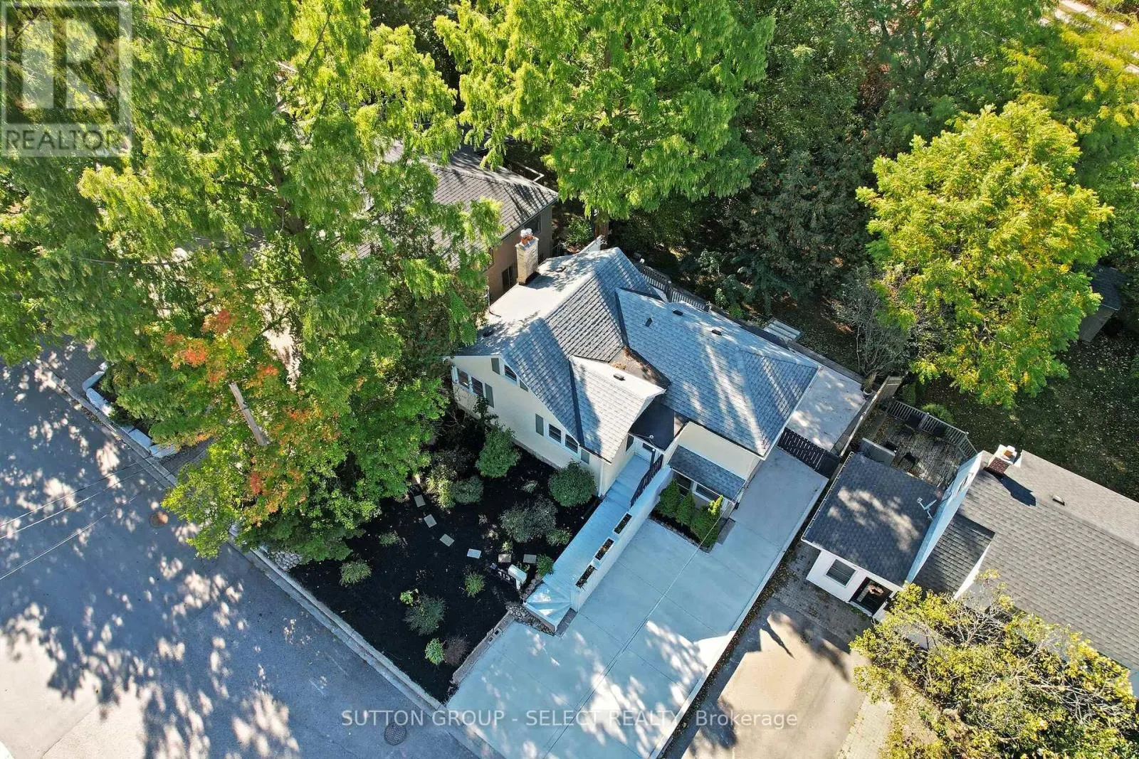 LOWER - 413 OLD WONDERLAND ROAD, #LOWER