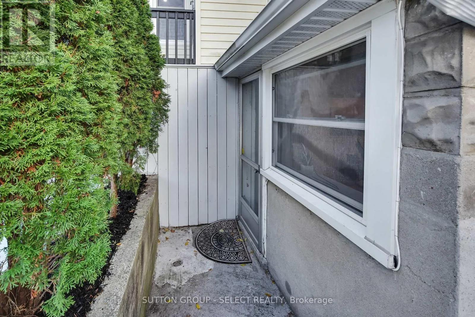 LOWER - 413 OLD WONDERLAND ROAD, #LOWER