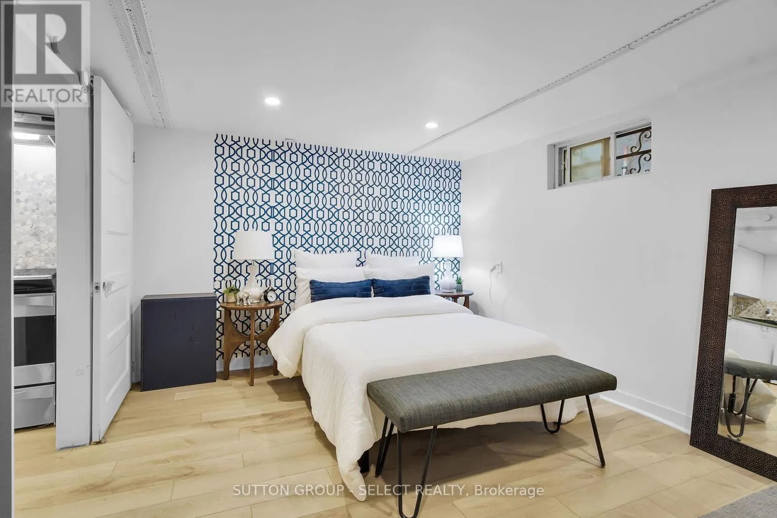 LOWER - 413 OLD WONDERLAND ROAD, #LOWER