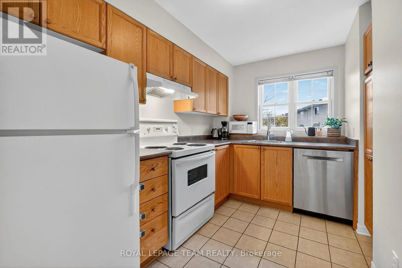 #26 - 25 BAYSWATER AVENUE