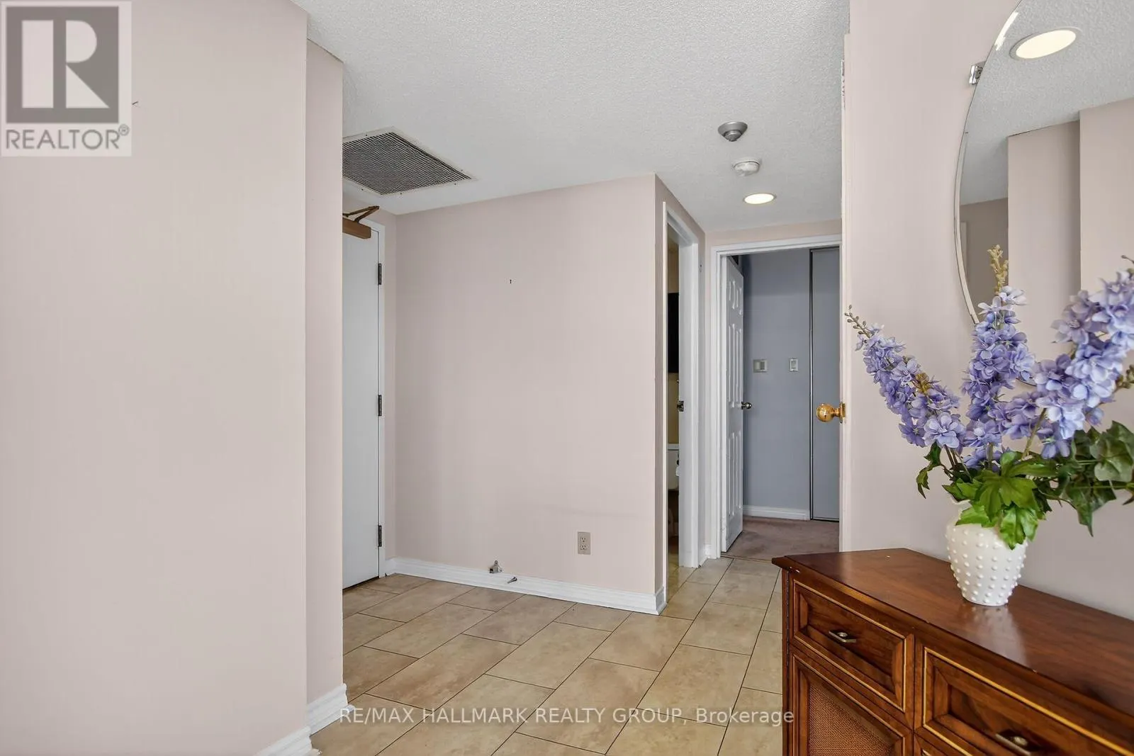 606 - 100 GRANT CARMAN DRIVE