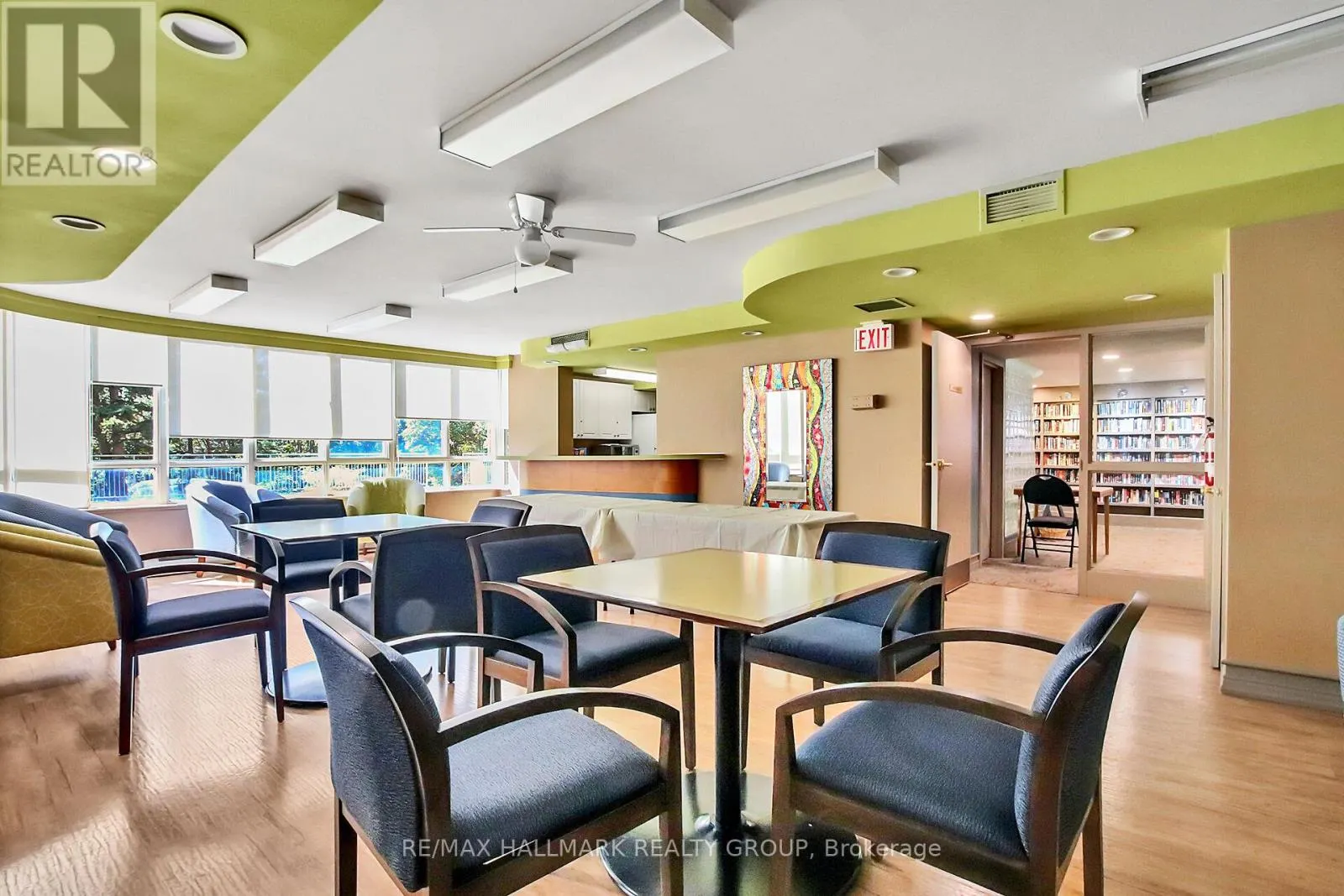 606 - 100 GRANT CARMAN DRIVE