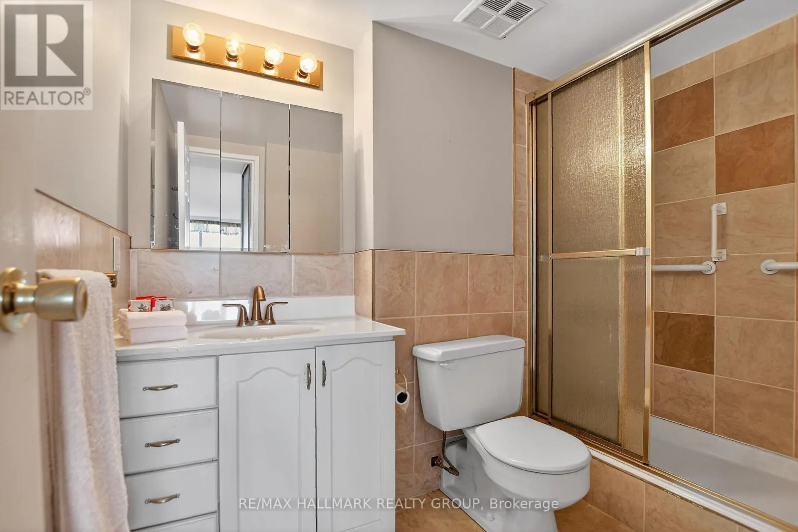 606 - 100 GRANT CARMAN DRIVE