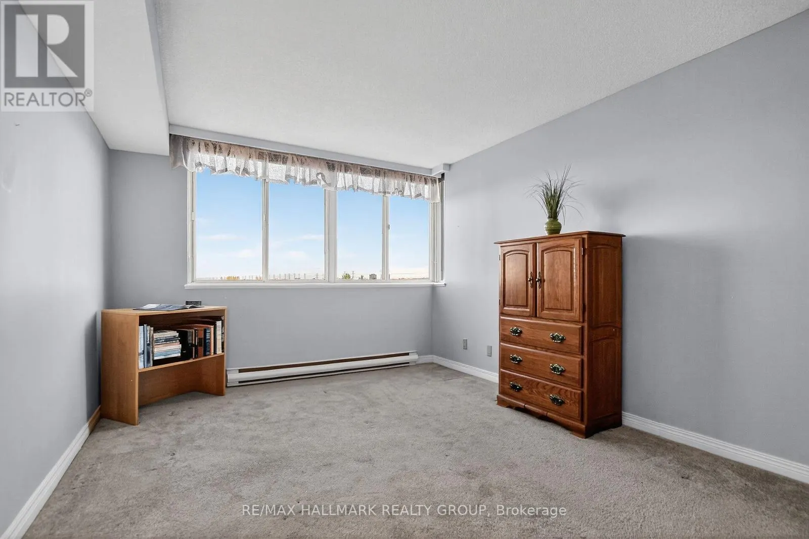 606 - 100 GRANT CARMAN DRIVE