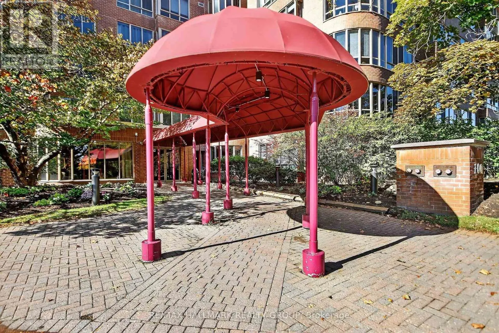 606 - 100 GRANT CARMAN DRIVE