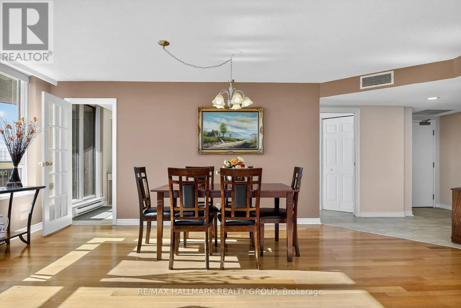 606 - 100 GRANT CARMAN DRIVE