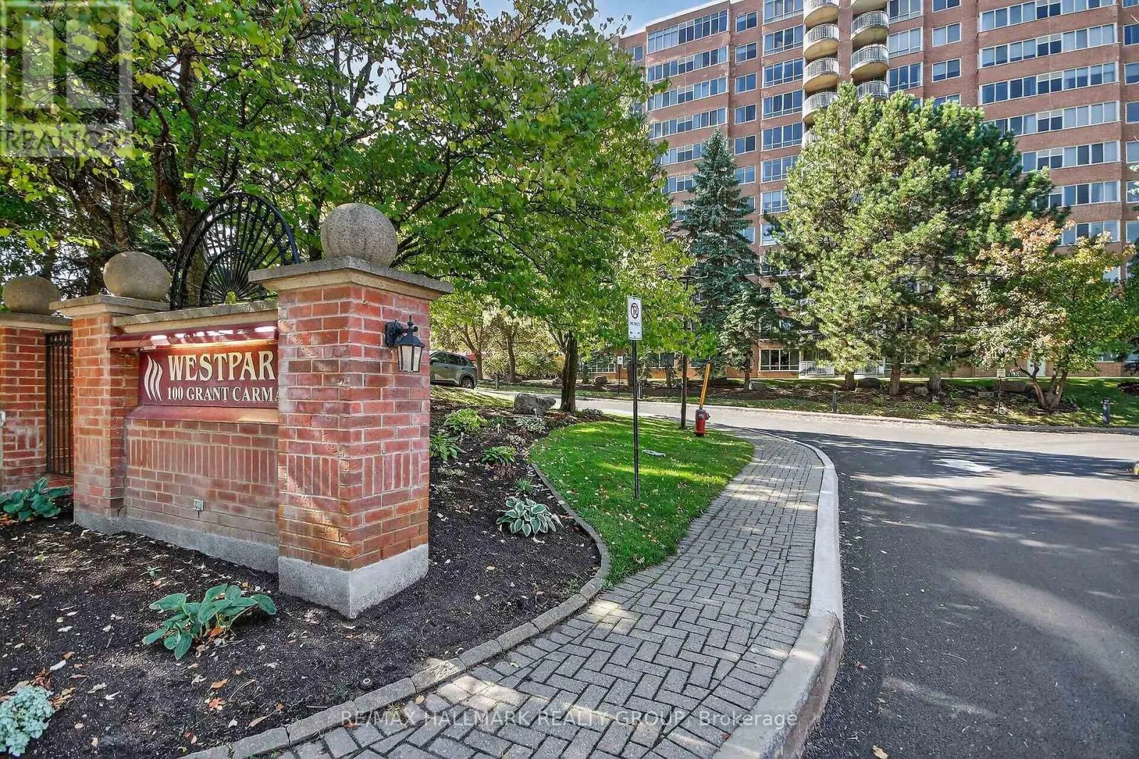 606 - 100 GRANT CARMAN DRIVE