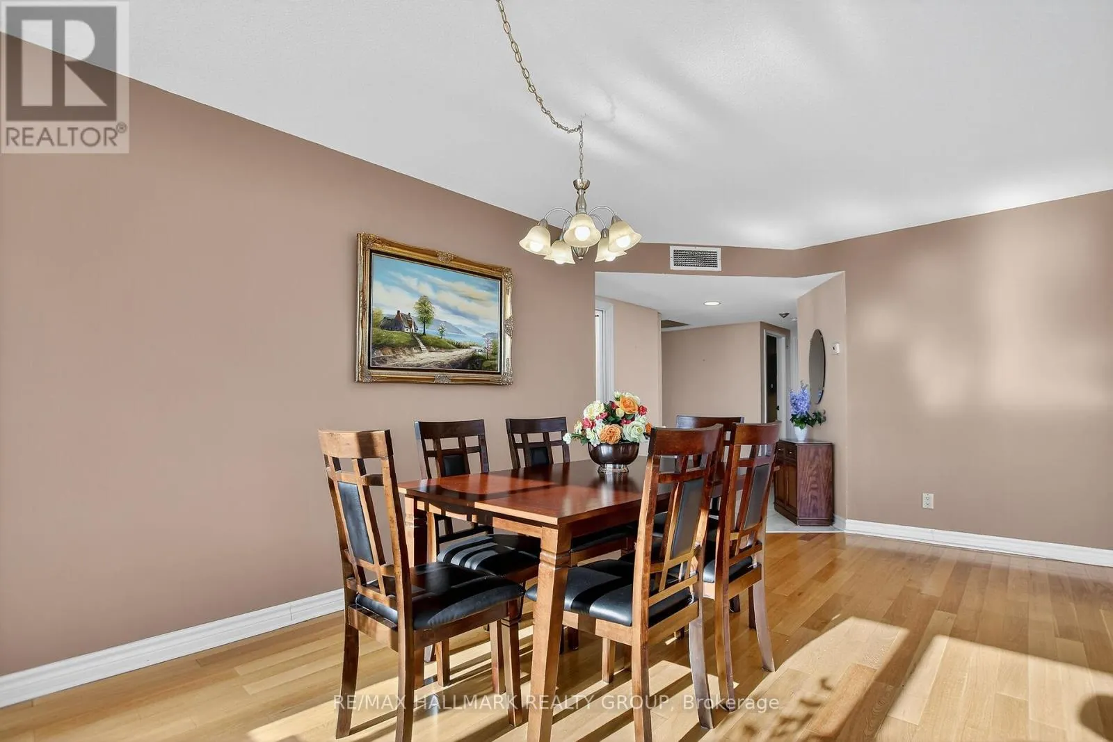 606 - 100 GRANT CARMAN DRIVE