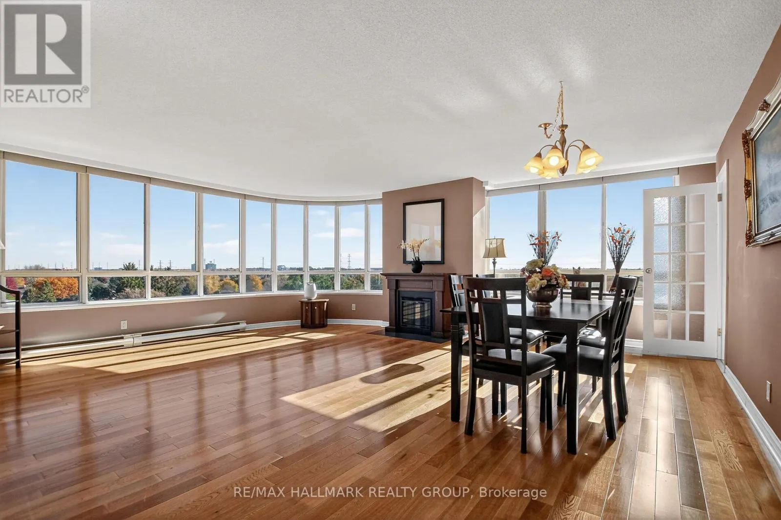 606 - 100 GRANT CARMAN DRIVE