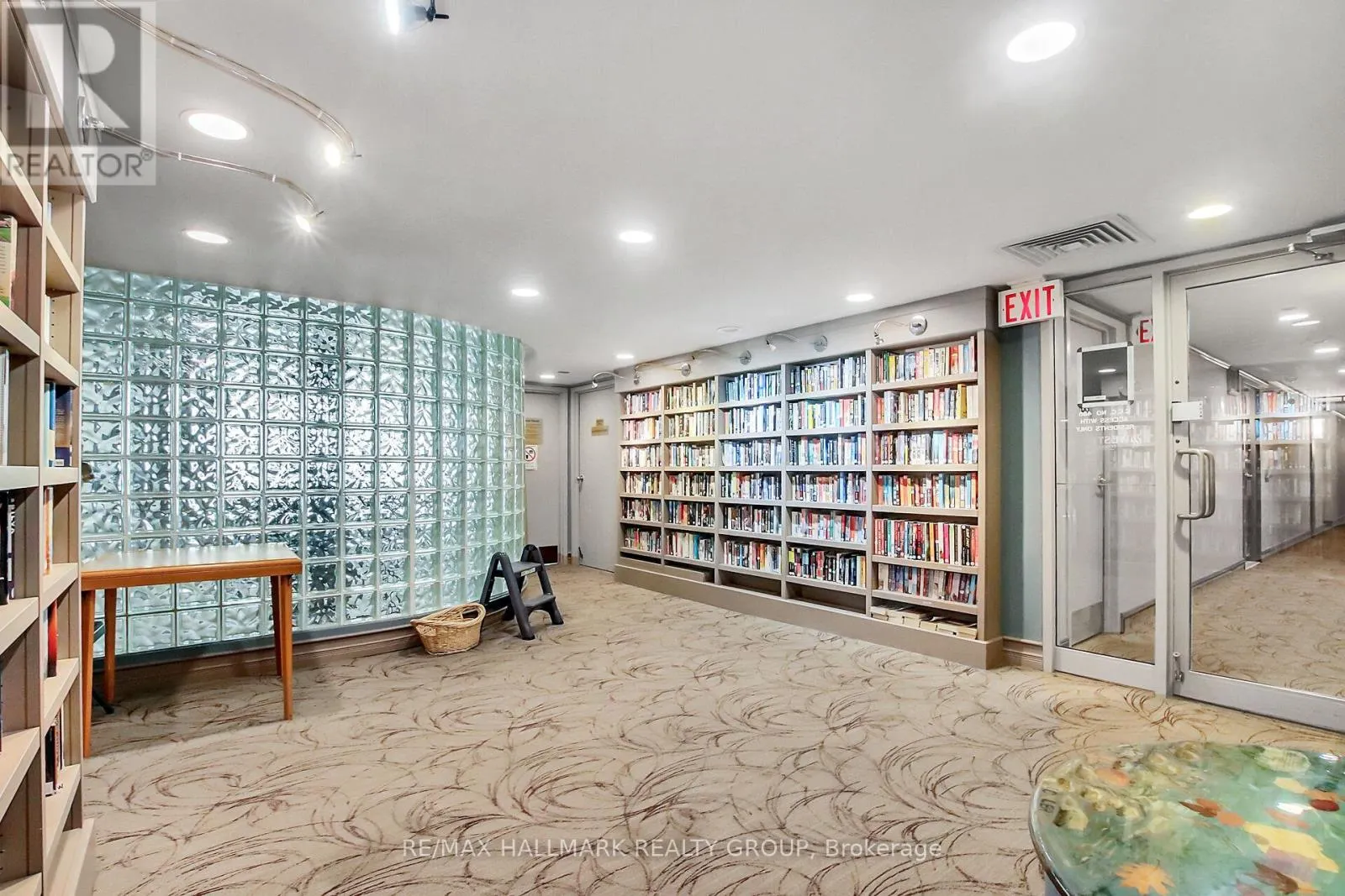 606 - 100 GRANT CARMAN DRIVE