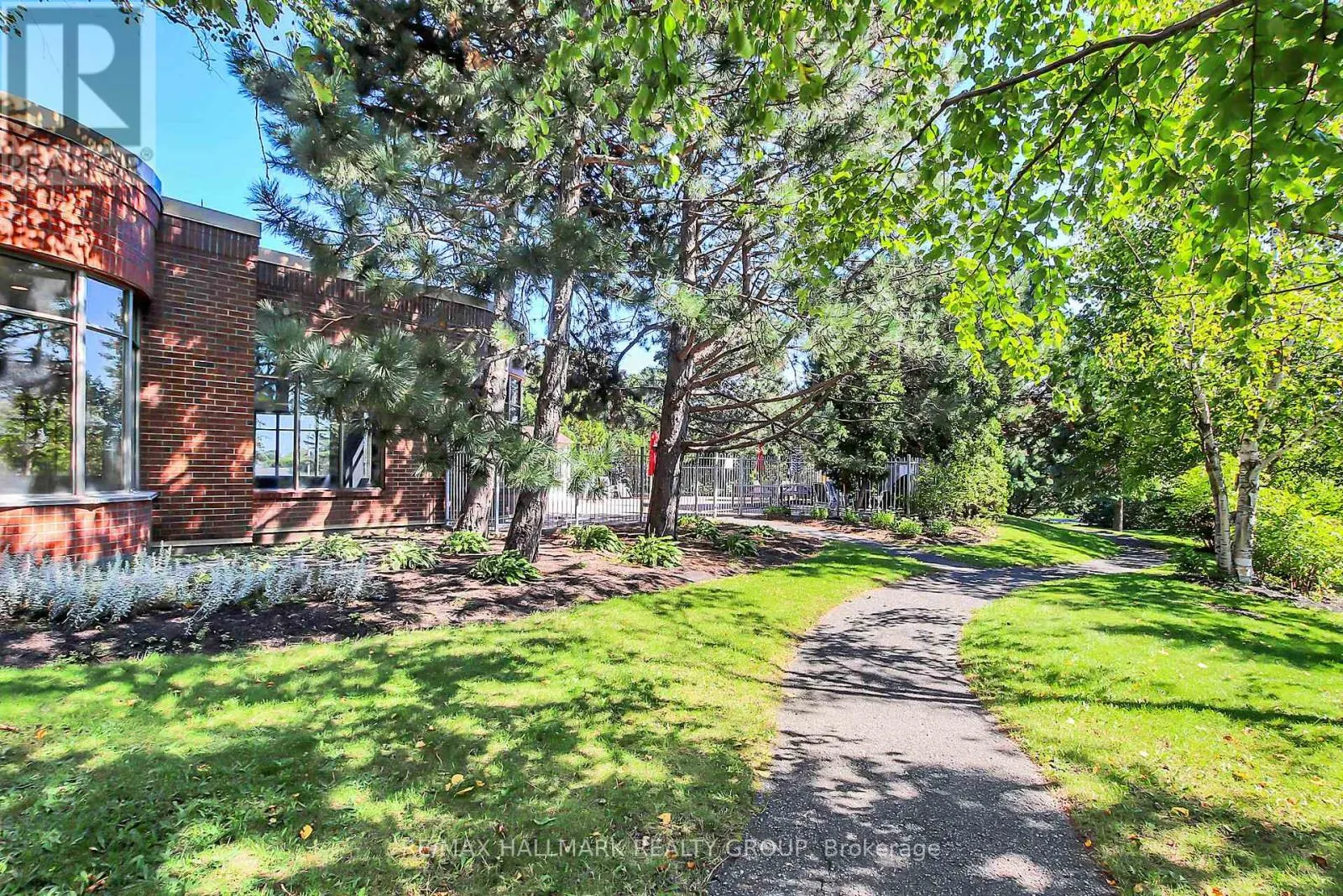 606 - 100 GRANT CARMAN DRIVE