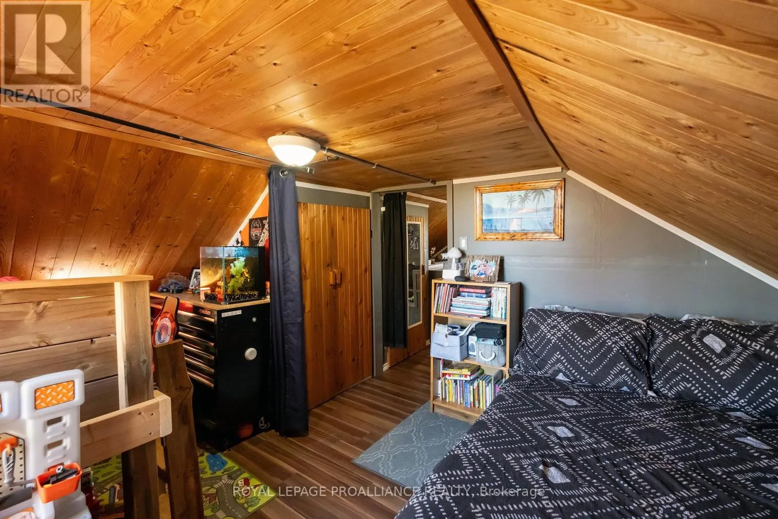 42 PRINCE OF WALES DRIVE