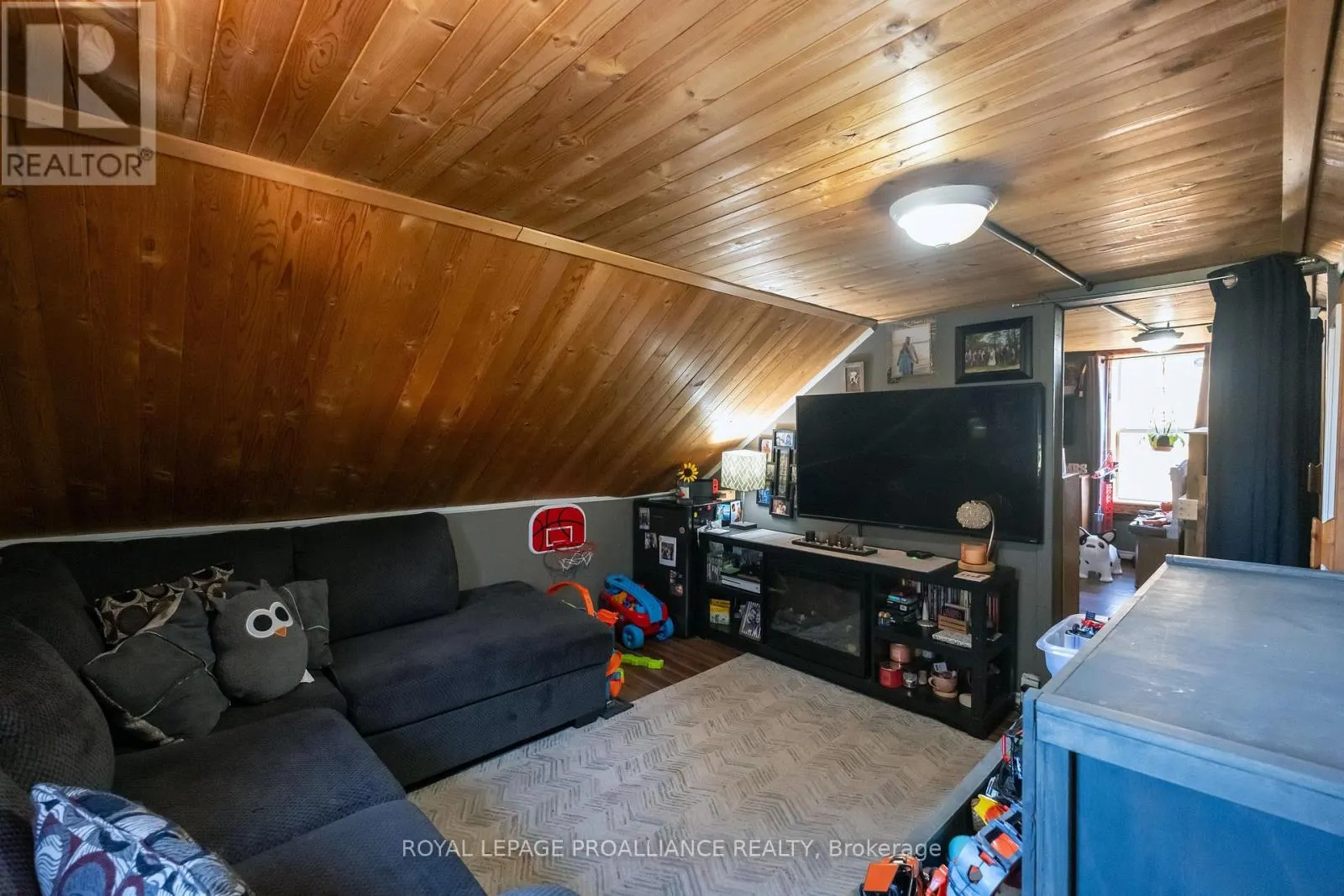 42 PRINCE OF WALES DRIVE