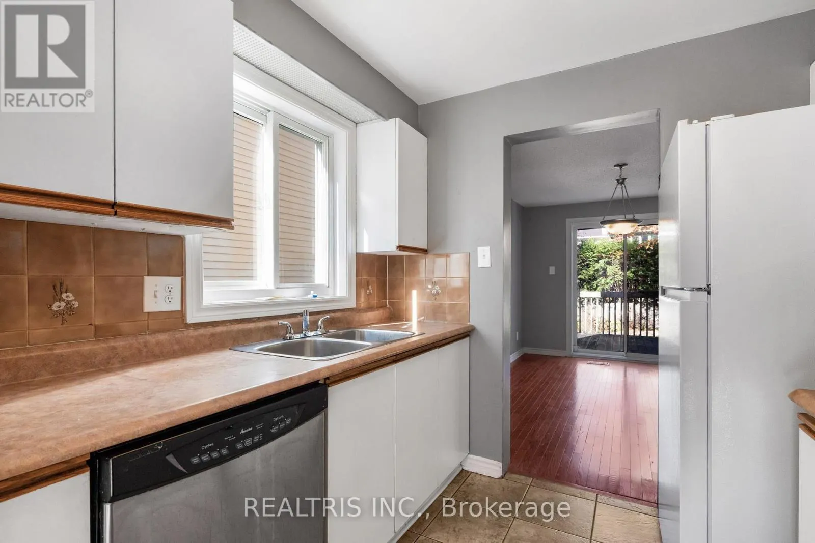 1598 MEADOWFIELD PLACE